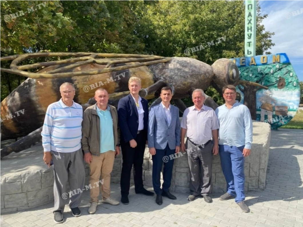 Самая большая пчела в Украине - фото: ria-m.tv